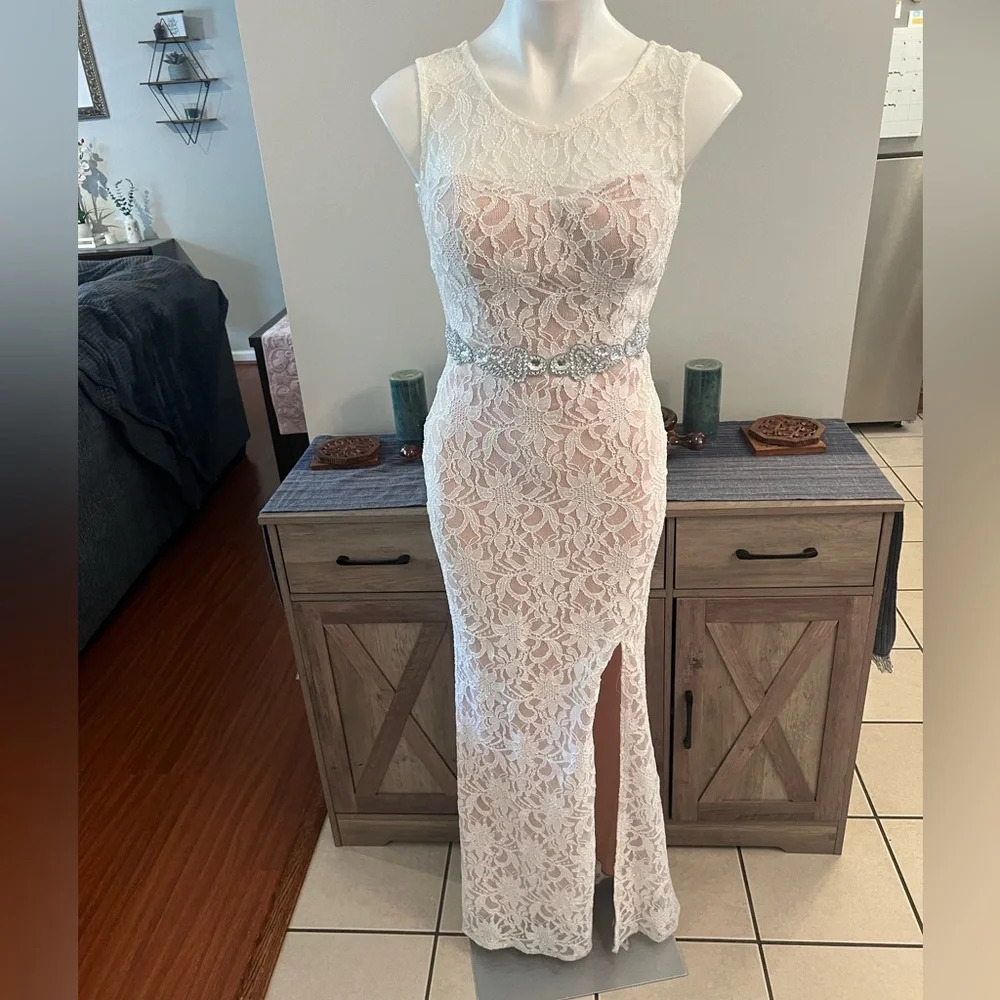 Like New City Triangles White Formal Full Length Dress